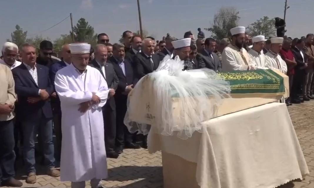 Narin Güran'ın cenaze namazına imamın sözleri damga vurdu 3